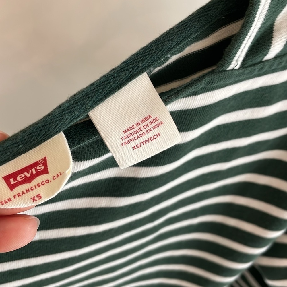 Levi’s Top - Picture 5 of 5